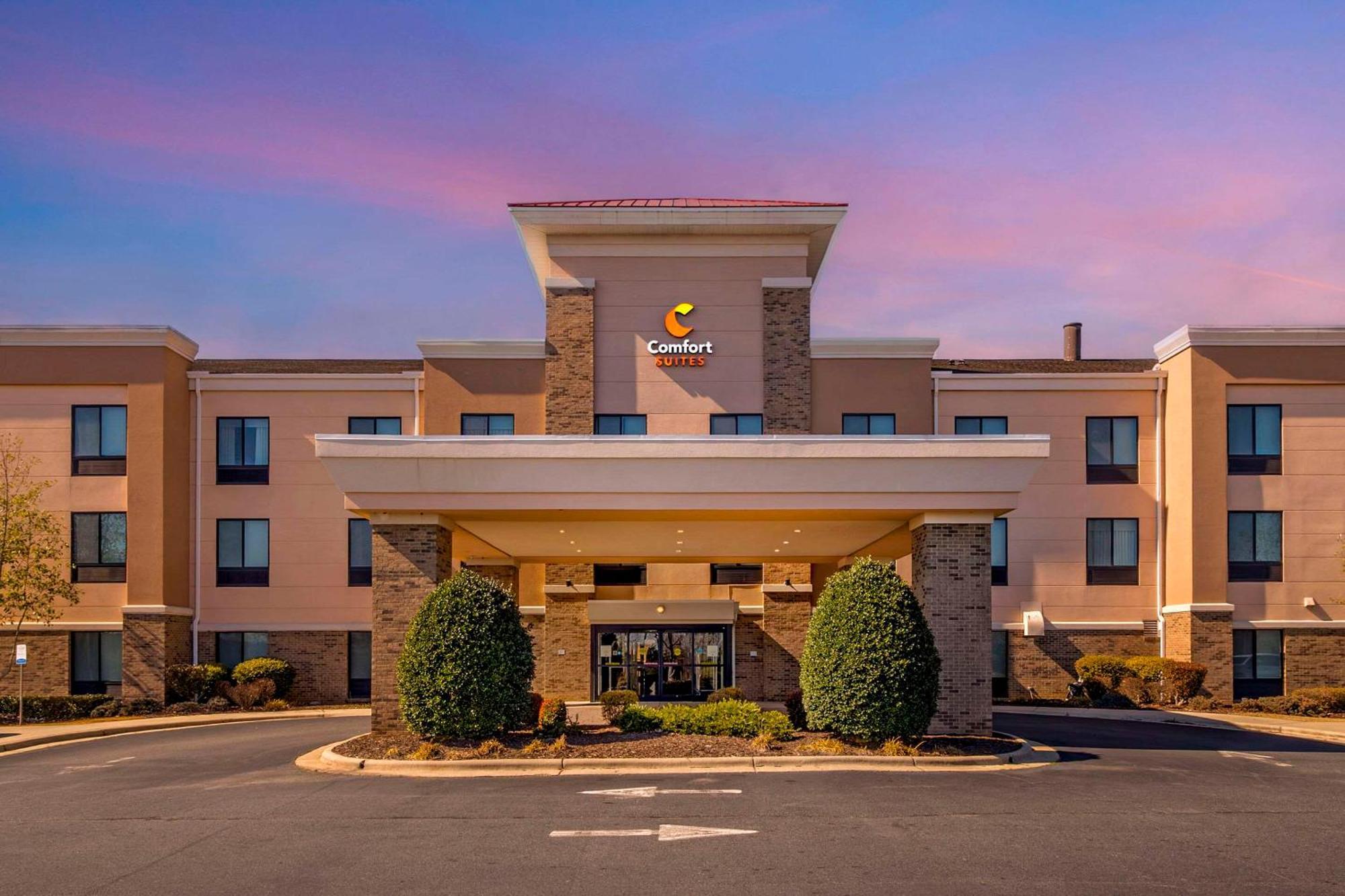 Comfort Suites Whitsett - Greensboro East Exterior foto