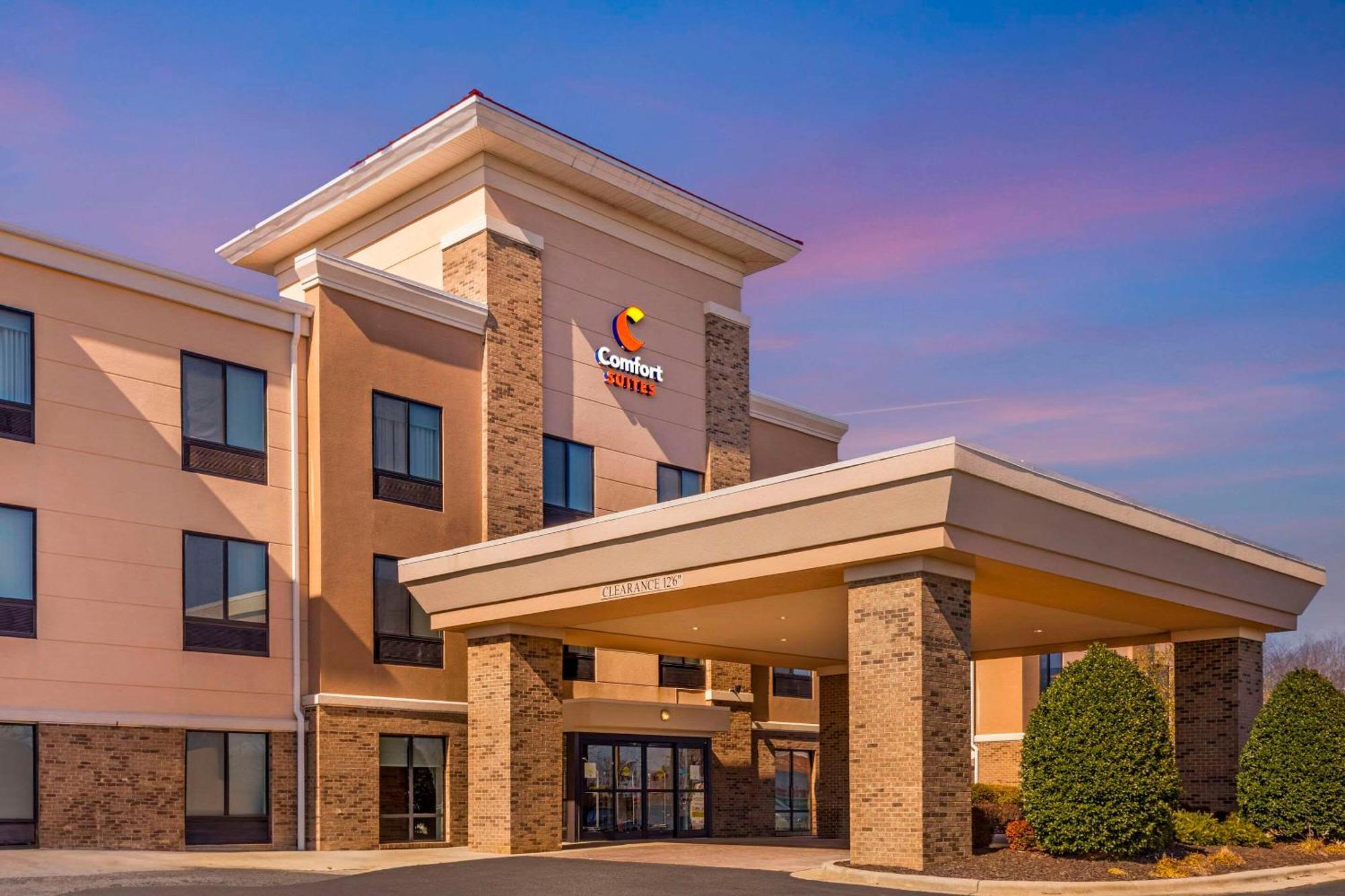 Comfort Suites Whitsett - Greensboro East Exterior foto