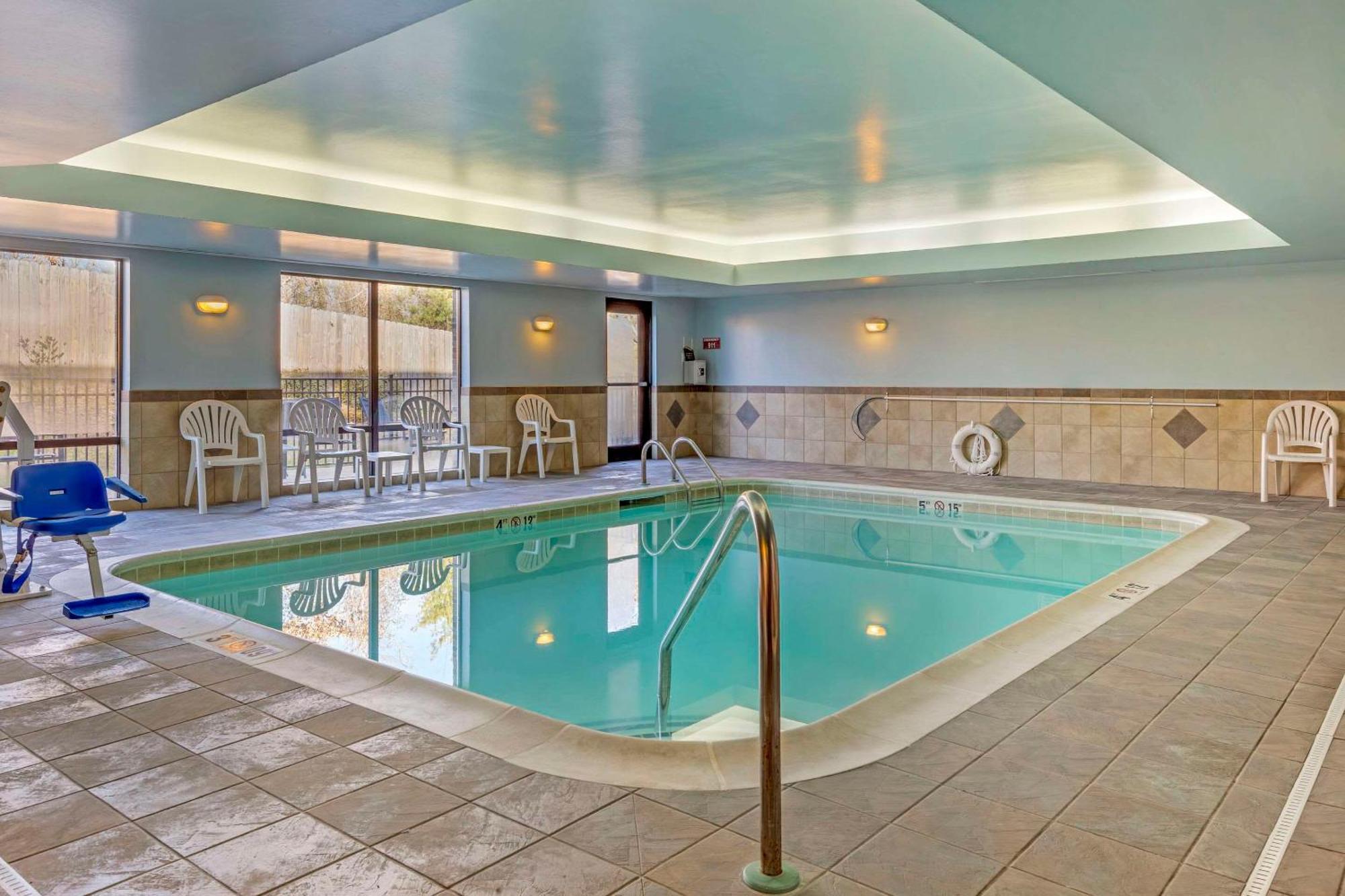 Comfort Suites Whitsett - Greensboro East Exterior foto