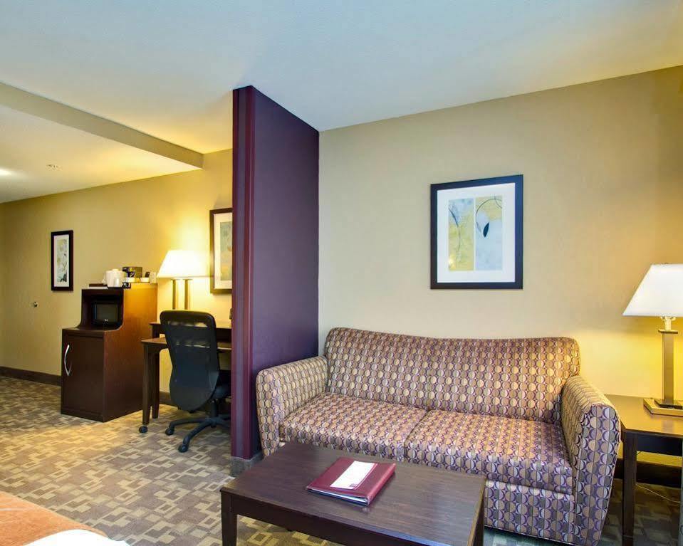 Comfort Suites Whitsett - Greensboro East Exterior foto